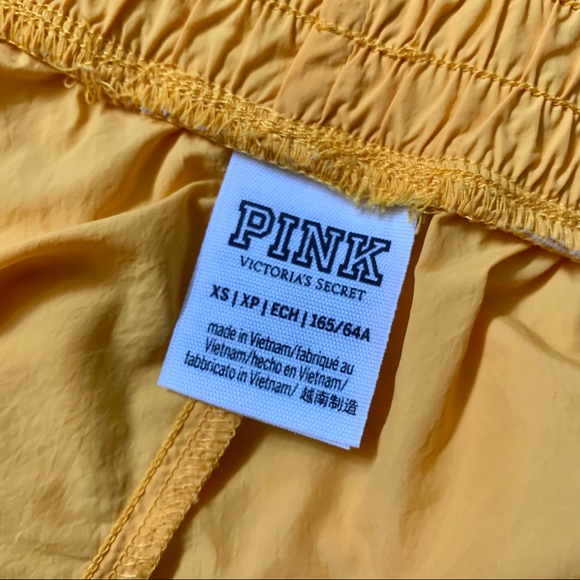 PINK Active Shorts - Picture 3 of 5